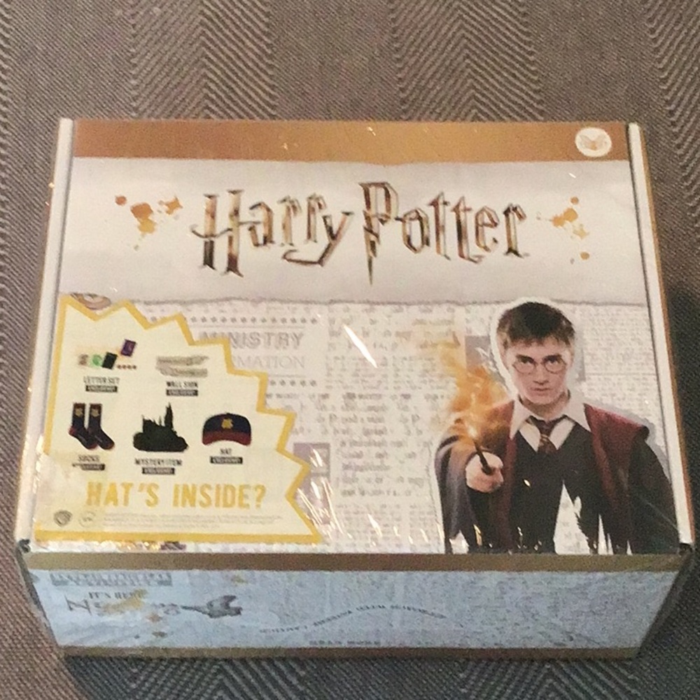 Harry Potter surprise gift box hat socks wall sign letter set mystery item seal